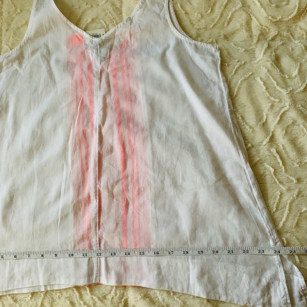 NWT Loose Fit V Neck Tank Top - Picture 6 of 6